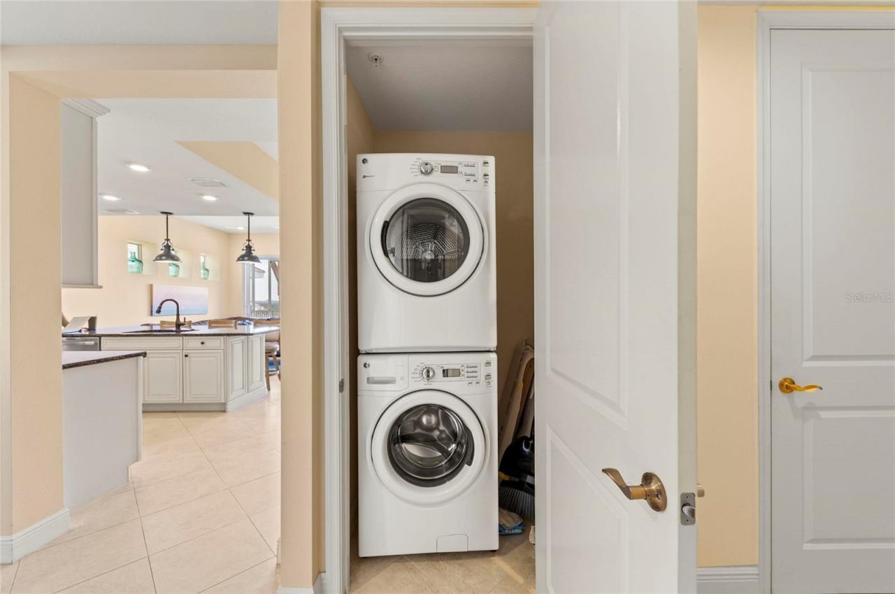 395 Aruba Circle, Unit 402, Bradenton, FL 34209 Photo