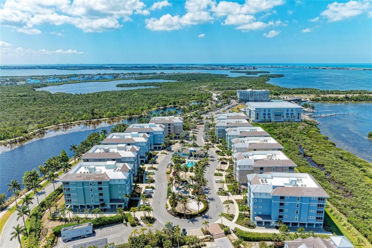 395 Aruba Circle, Unit 402, Bradenton, FL 34209 Photo