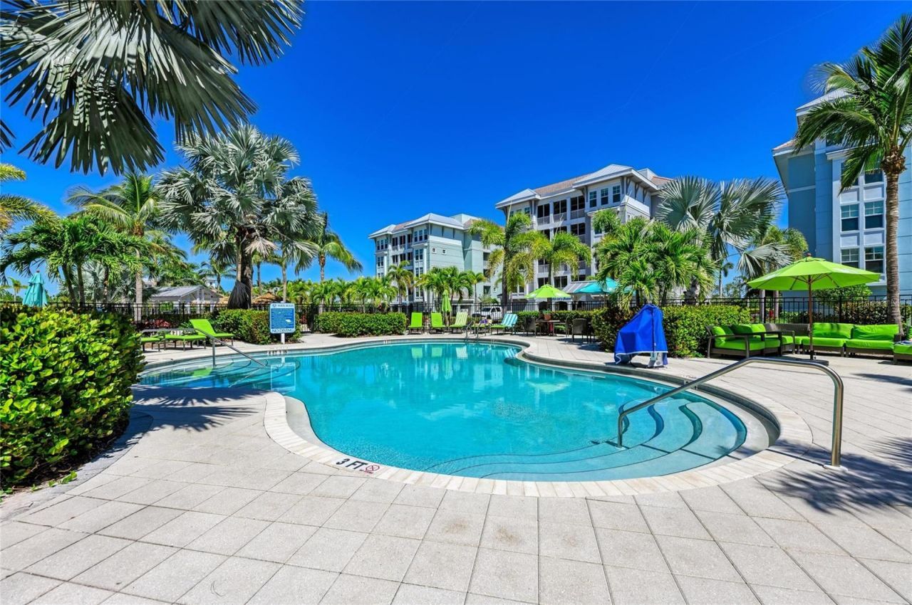 395 Aruba Circle, Unit 402, Bradenton, FL 34209 Photo