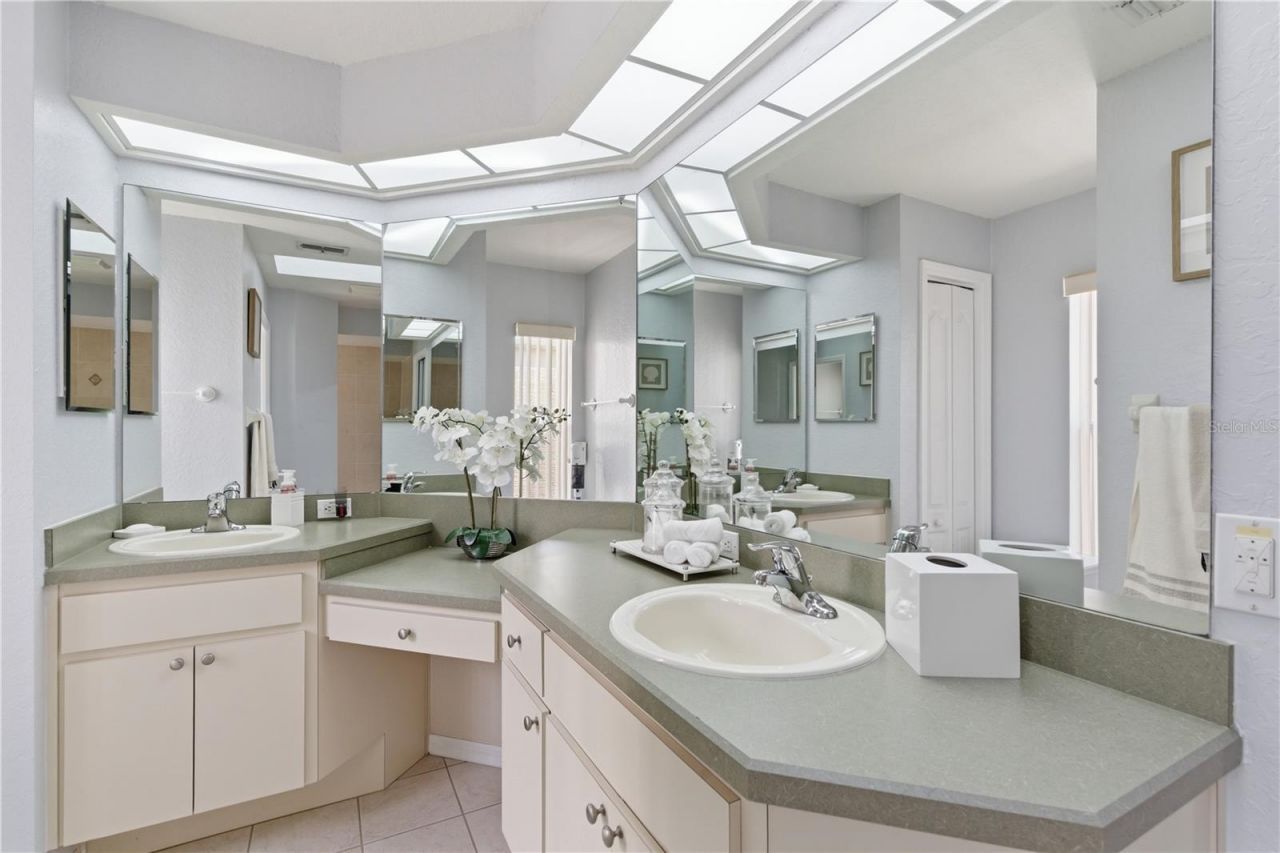 295 Royal Palm Way , Spring Hill, FL 34608 Photo
