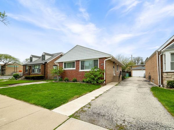 9636 S TROY Avenue, Evergreen Park, IL 60805