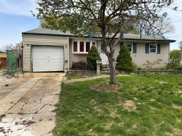 Bay Shore, NY 11706
