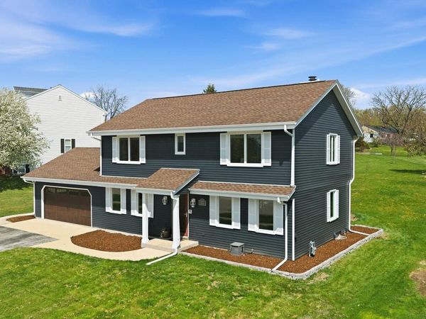 W210N16600 Glencoe LANE, Jackson, WI 53037