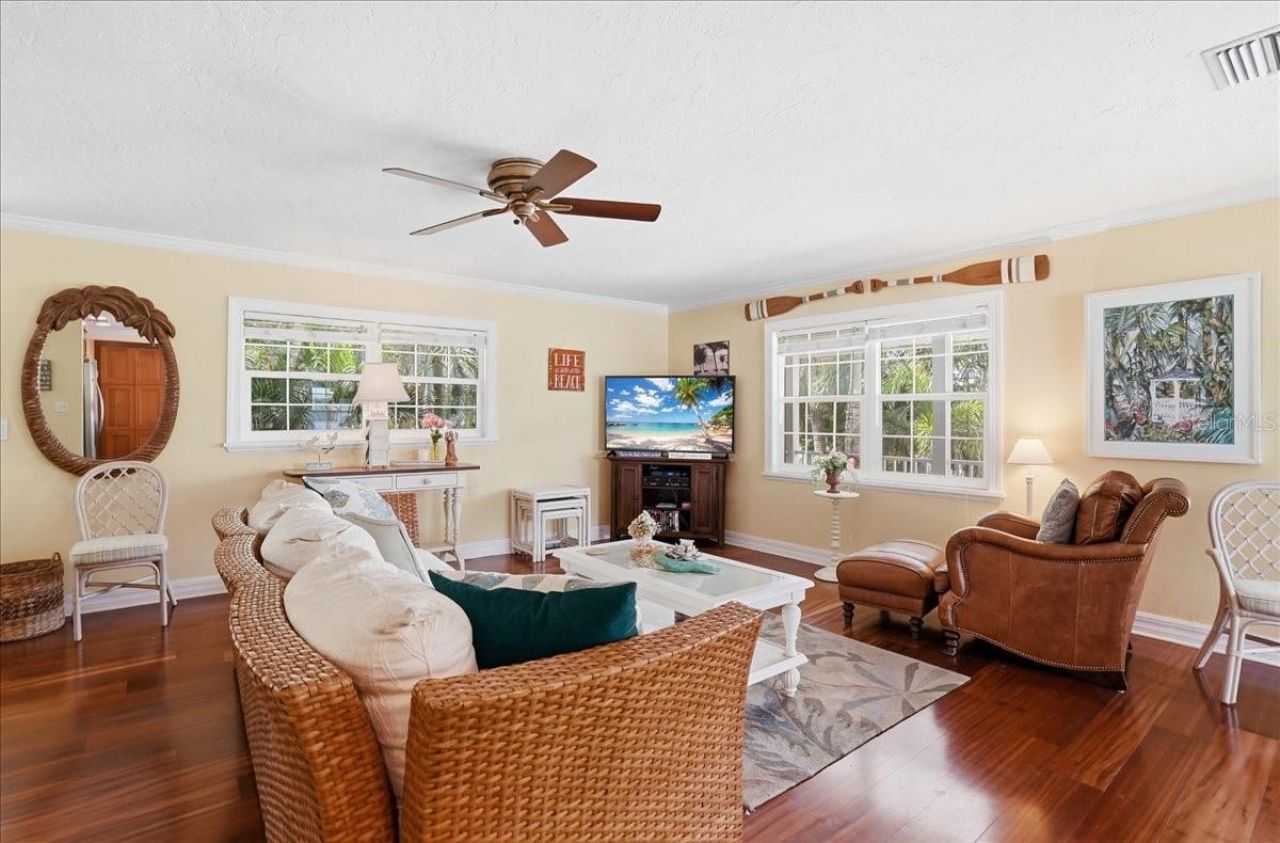 2811 Gulf Drive, Holmes Beach, FL 34217 Photo