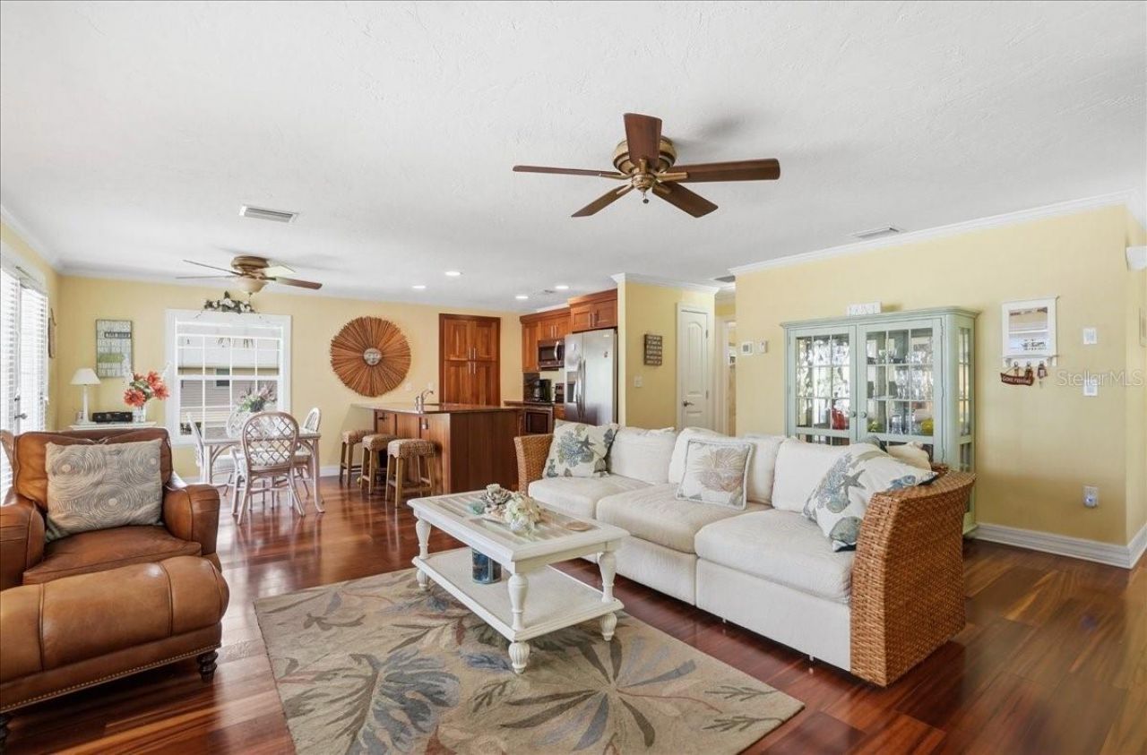 2811 Gulf Drive, Holmes Beach, FL 34217 Photo