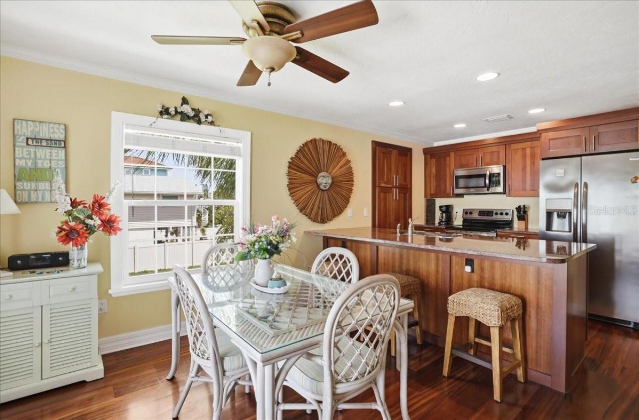 2811 Gulf Drive, Holmes Beach, FL 34217 Photo