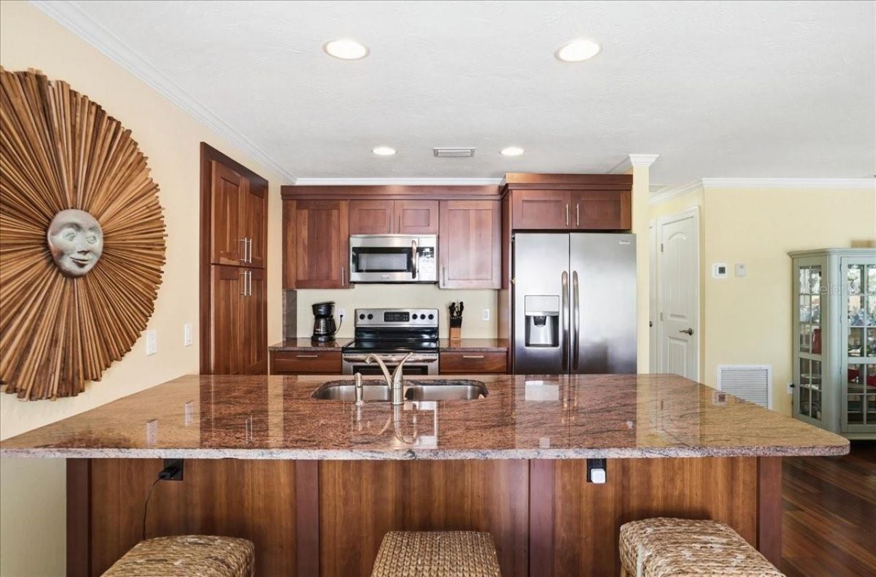 2811 Gulf Drive, Holmes Beach, FL 34217 Photo