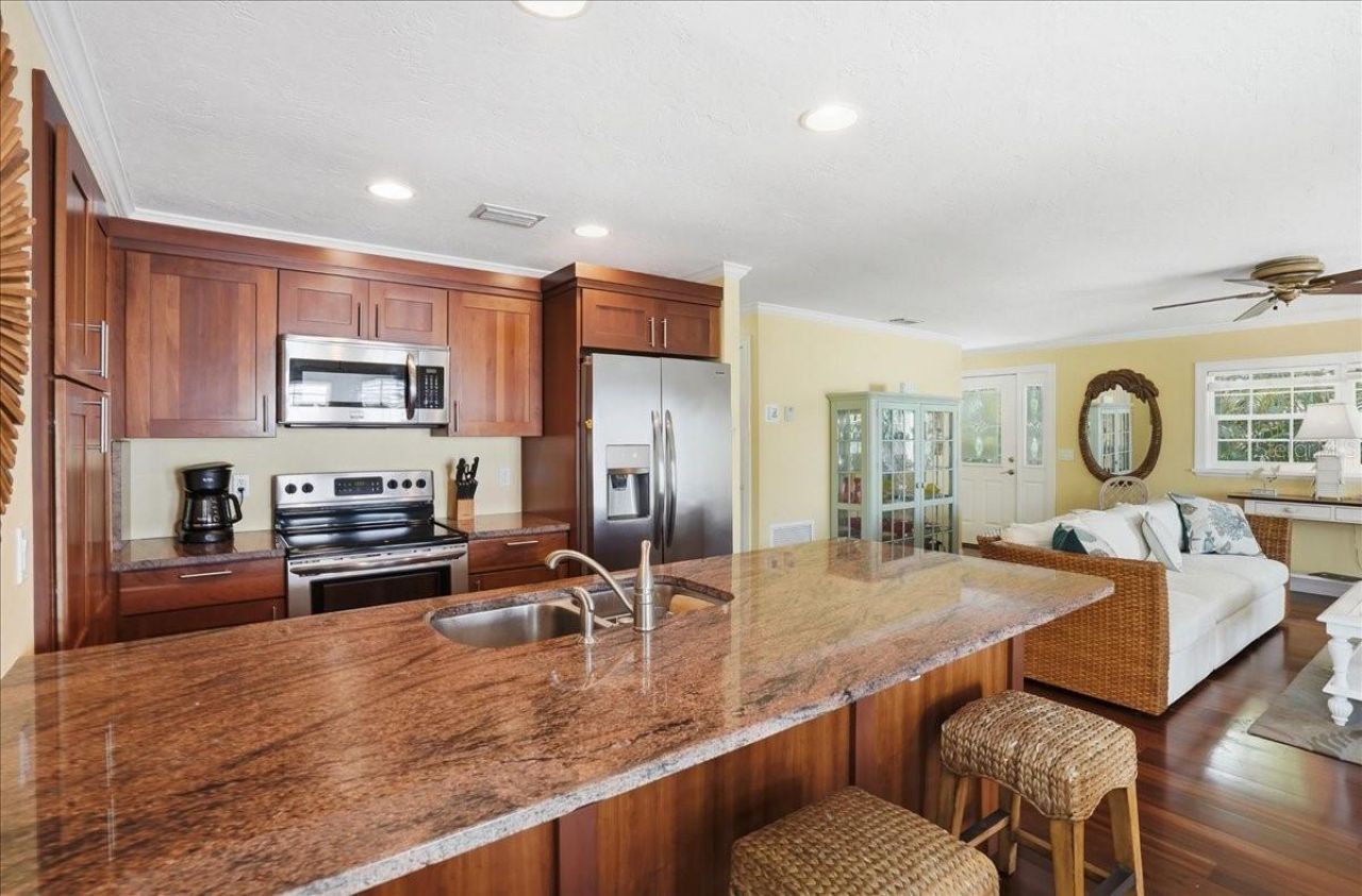 2811 Gulf Drive, Holmes Beach, FL 34217 Photo