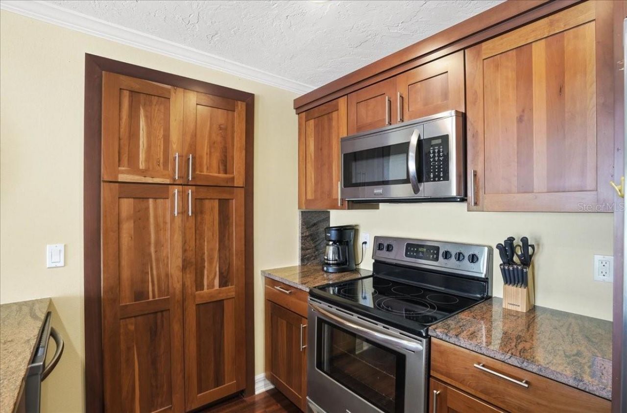 2811 Gulf Drive, Holmes Beach, FL 34217 Photo