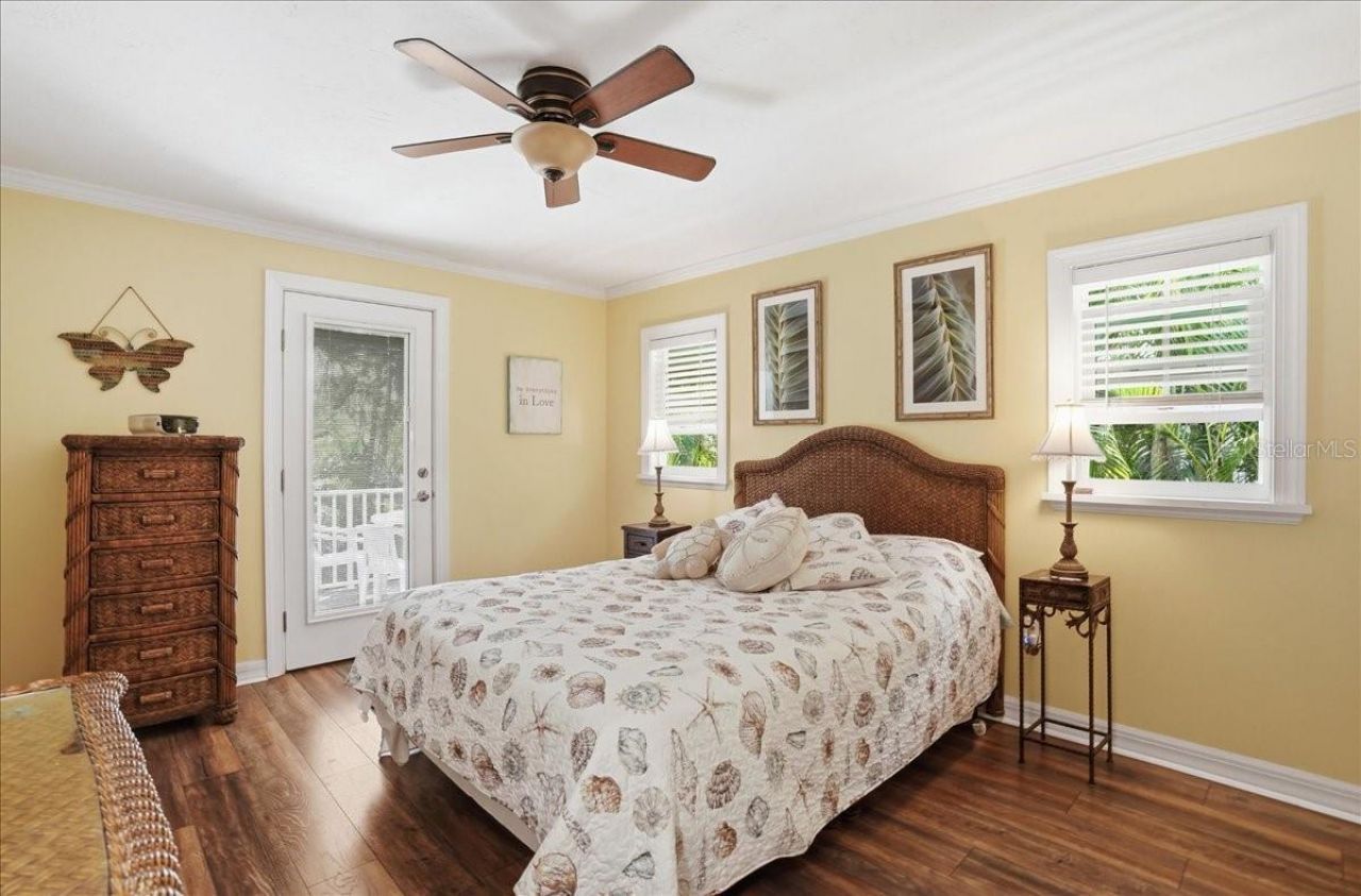 2811 Gulf Drive, Holmes Beach, FL 34217 Photo