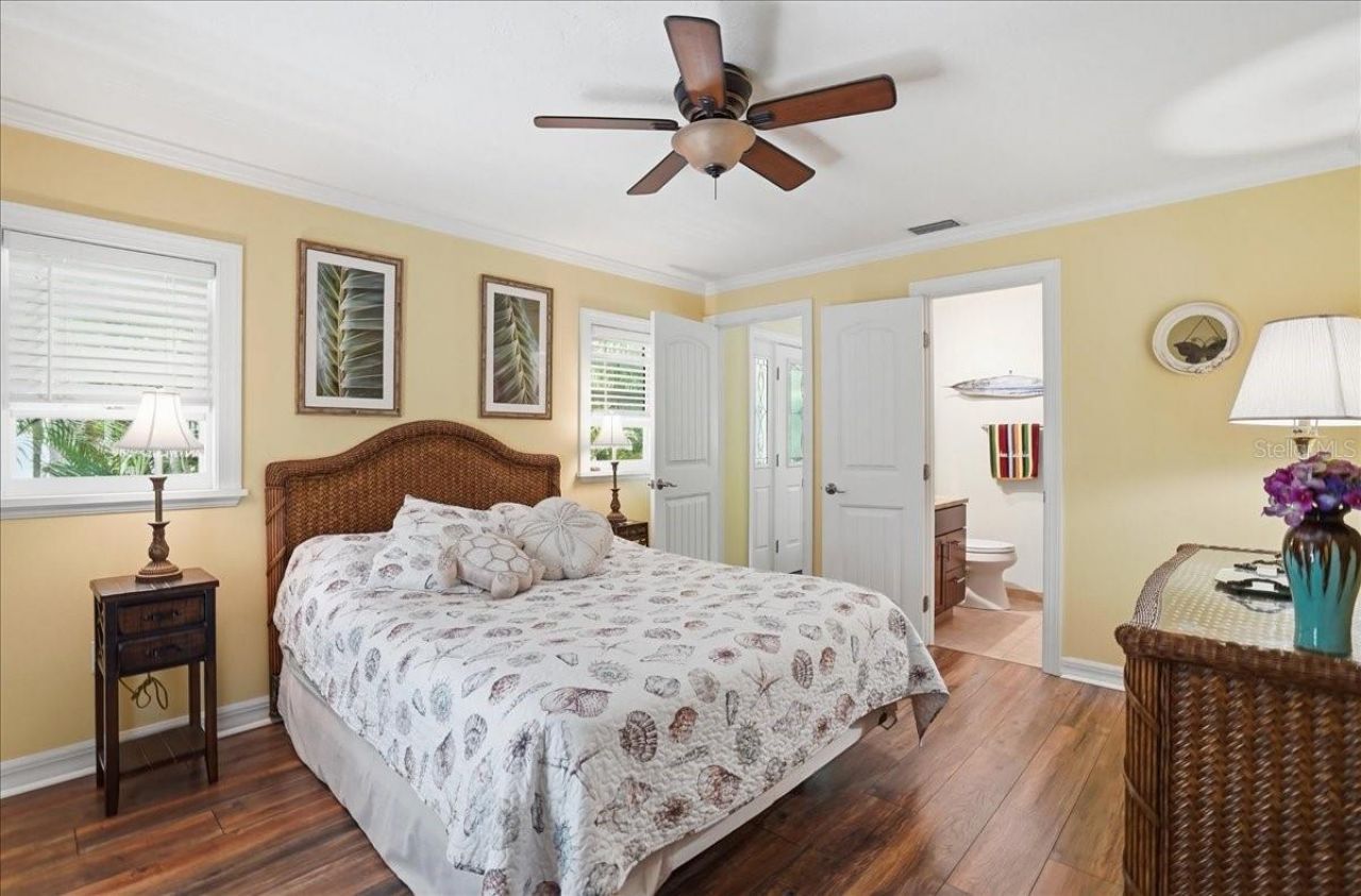 2811 Gulf Drive, Holmes Beach, FL 34217 Photo