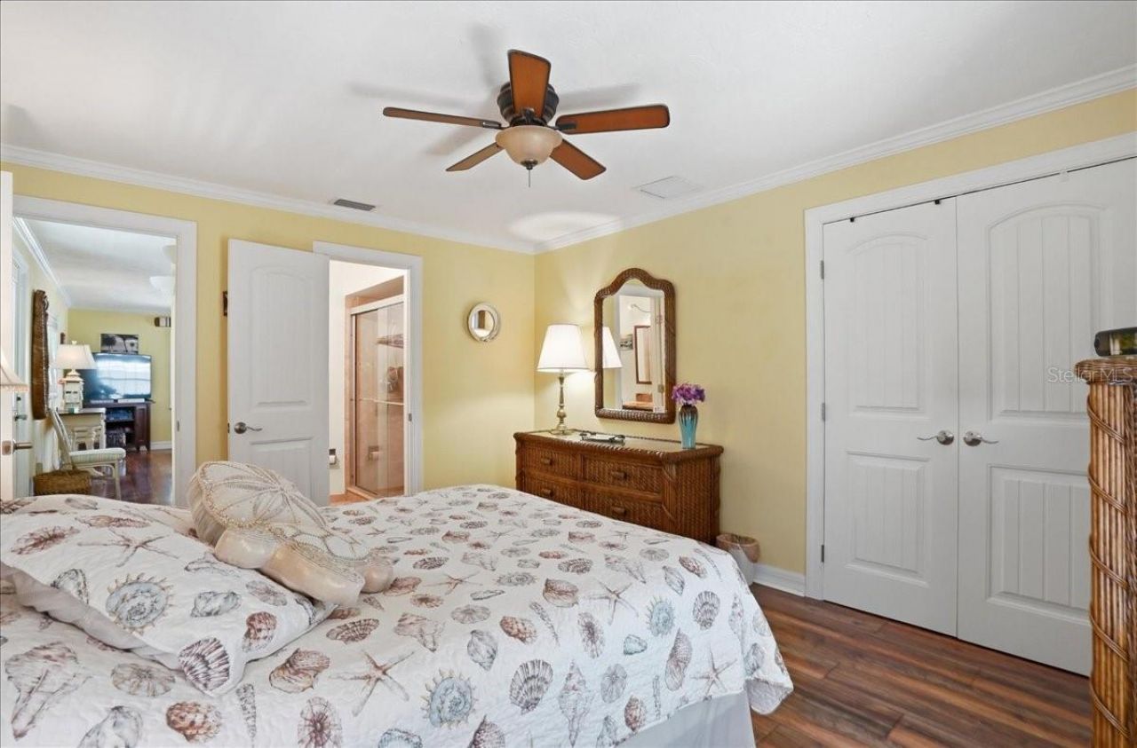 2811 Gulf Drive, Holmes Beach, FL 34217 Photo