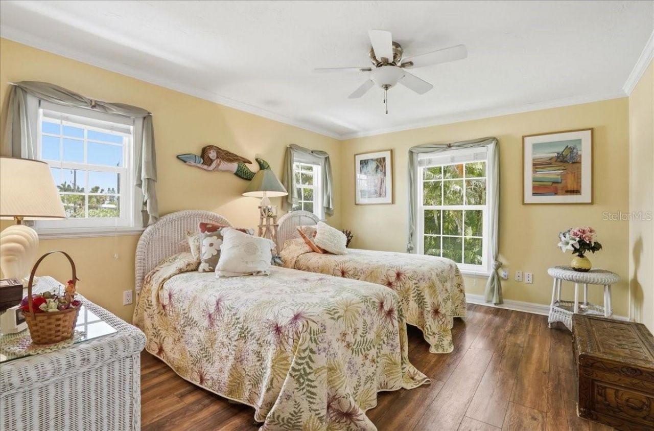 2811 Gulf Drive, Holmes Beach, FL 34217 Photo