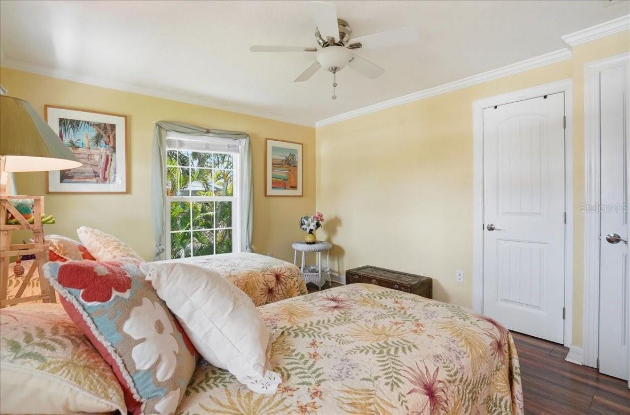 2811 Gulf Drive, Holmes Beach, FL 34217 Photo