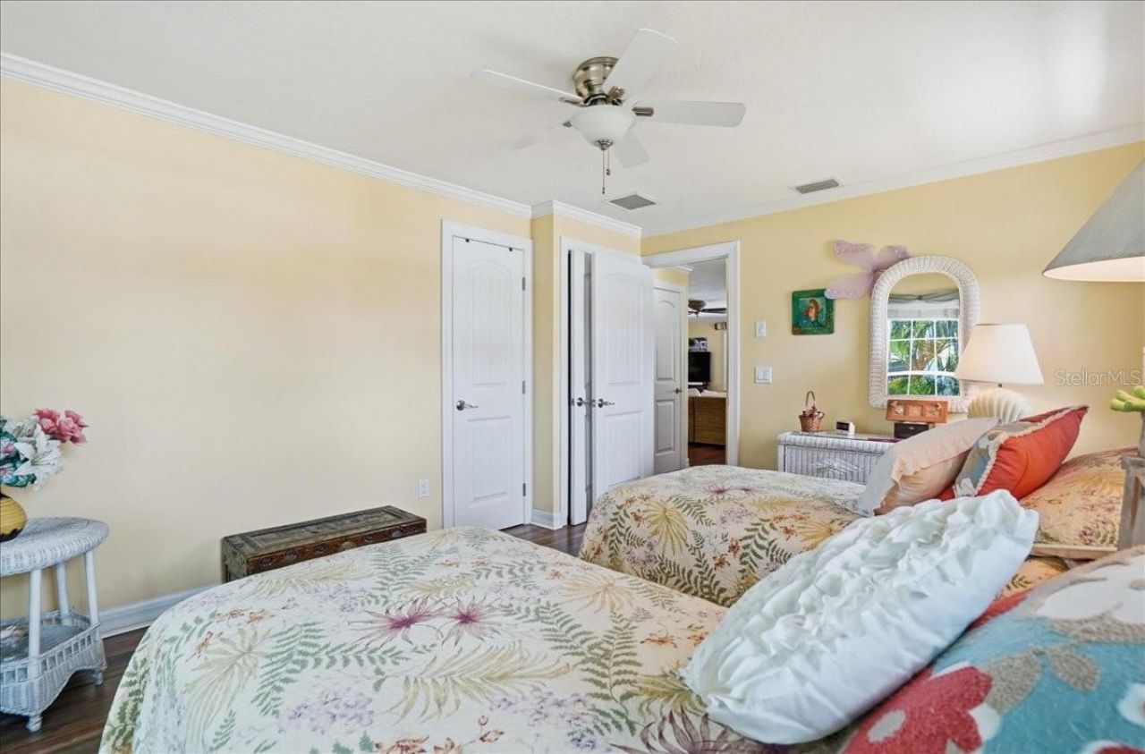 2811 Gulf Drive, Holmes Beach, FL 34217 Photo