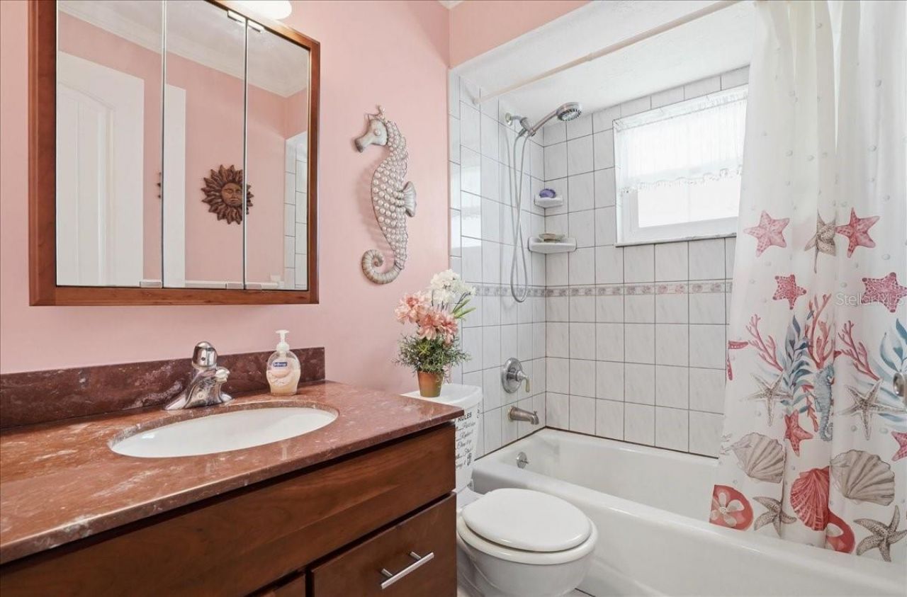 2811 Gulf Drive, Holmes Beach, FL 34217 Photo
