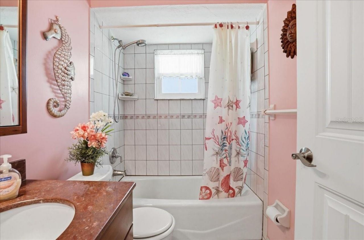 2811 Gulf Drive, Holmes Beach, FL 34217 Photo