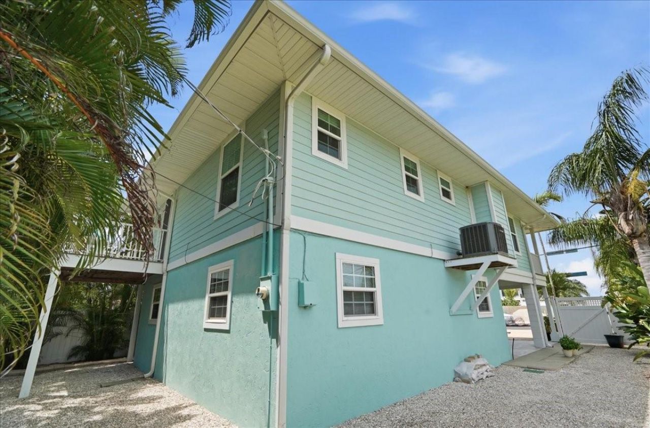 2811 Gulf Drive, Holmes Beach, FL 34217 Photo