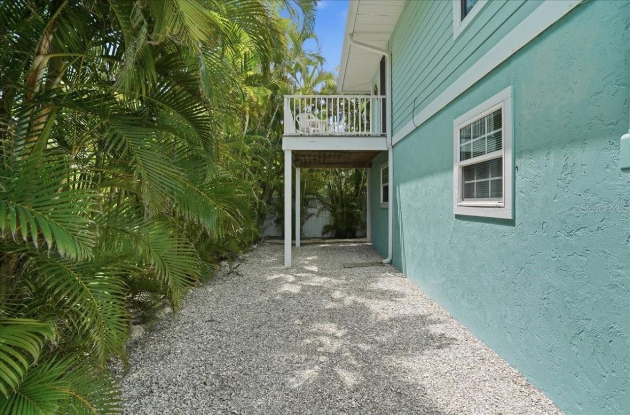 2811 Gulf Drive, Holmes Beach, FL 34217 Photo