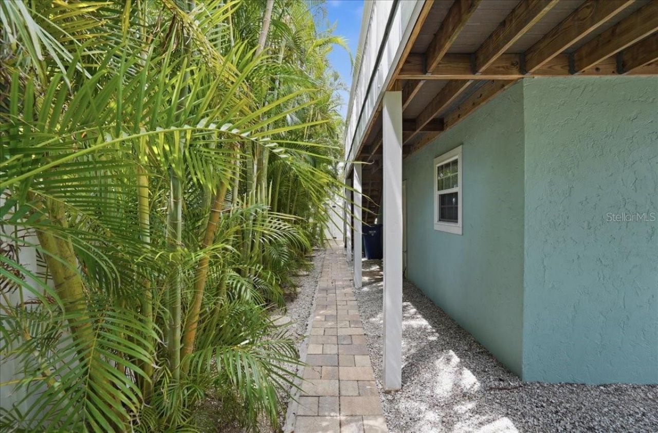 2811 Gulf Drive, Holmes Beach, FL 34217 Photo