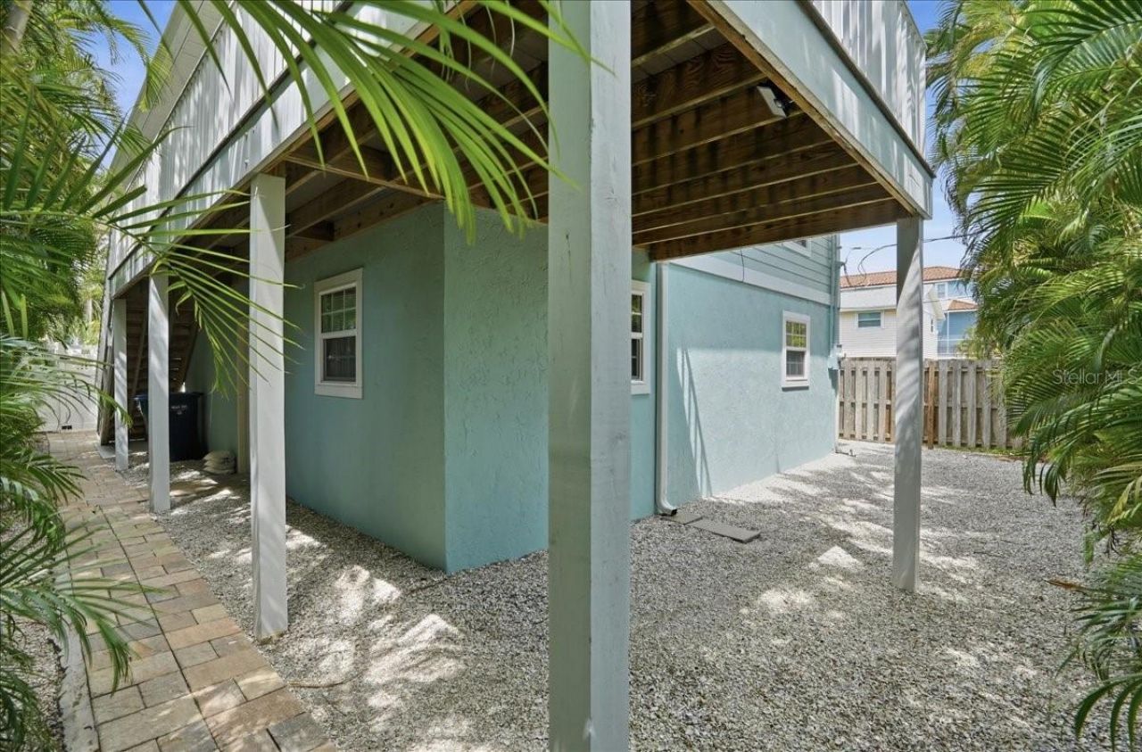 2811 Gulf Drive, Holmes Beach, FL 34217 Photo
