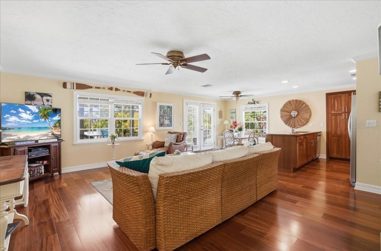2811 Gulf Drive, Holmes Beach, FL 34217 Photo