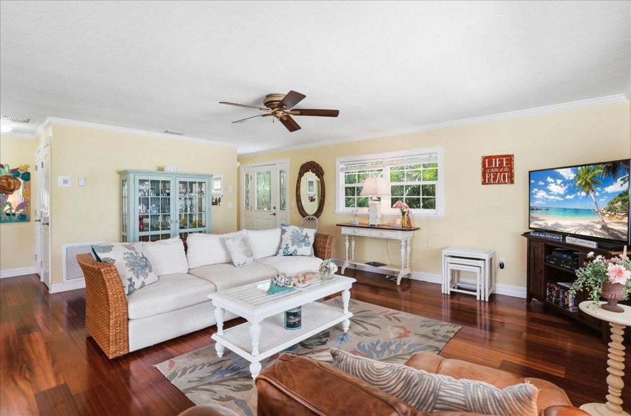 2811 Gulf Drive, Holmes Beach, FL 34217 Photo