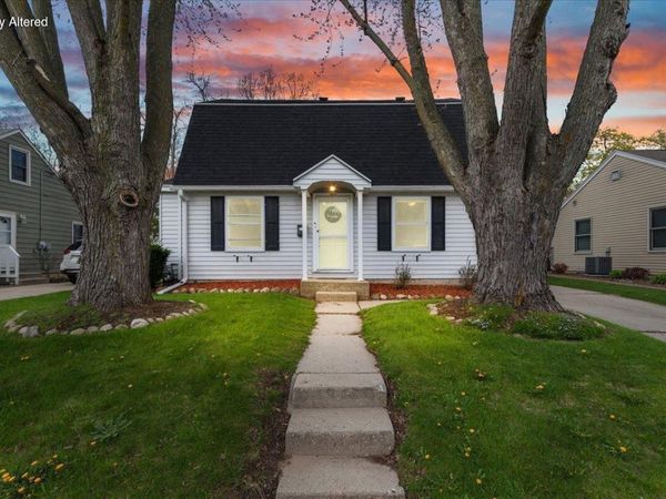 608 Pennsylvania AVENUE, West Bend, WI 53095