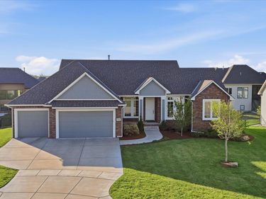 3616 N Crest Ct, Wichita, KS 67226