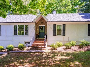 704 Lake Vista Drive, Forest, VA 24551