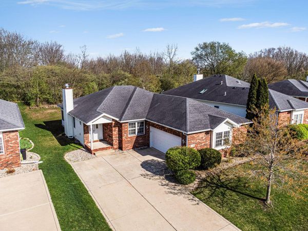 1040 Stillwater Parkway , Crown Point, IN 46307
