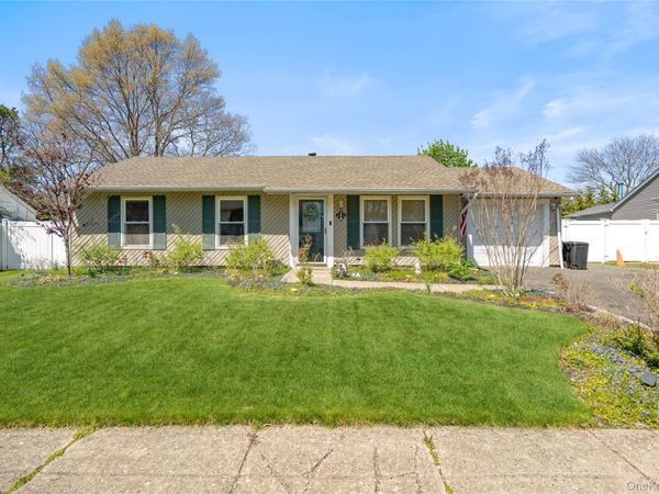 158 Glenmere Way , Holbrook, NY 11741