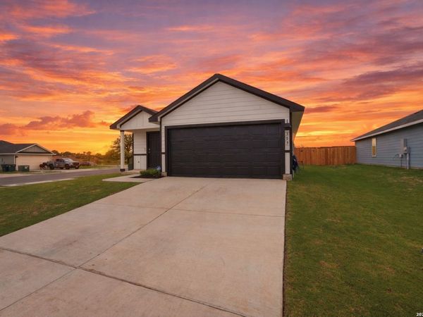 303 Wild Goose, Luling, TX 78648