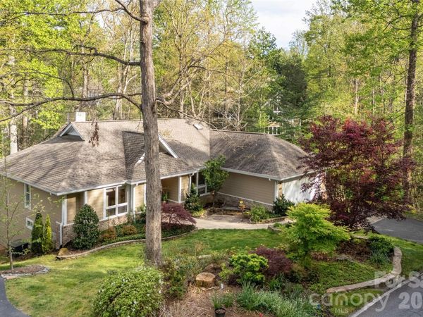 508 Cobblestone Lane N, Flat Rock, NC 28731