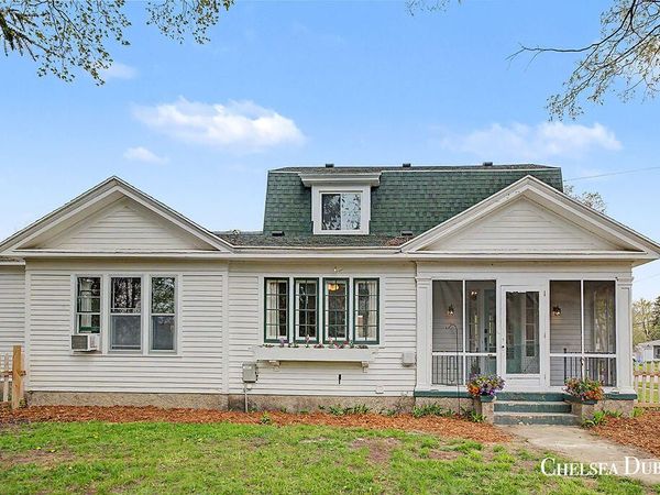 424 Lincoln Lake, Lowell, MI 49331