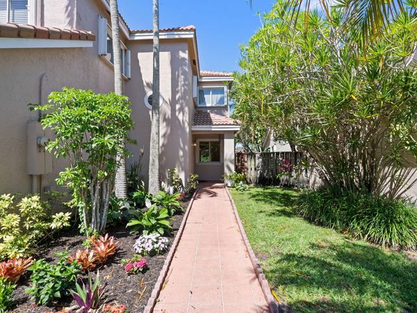 201 NW 101st Avenue, Plantation, FL 33324