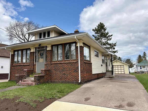 224 E Harding Avenue, Ironwood, MI 49938