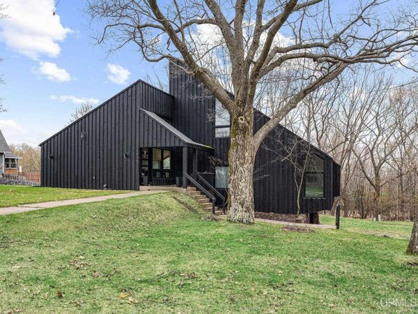 1035 E E Street, Iron Mountain, MI 49801