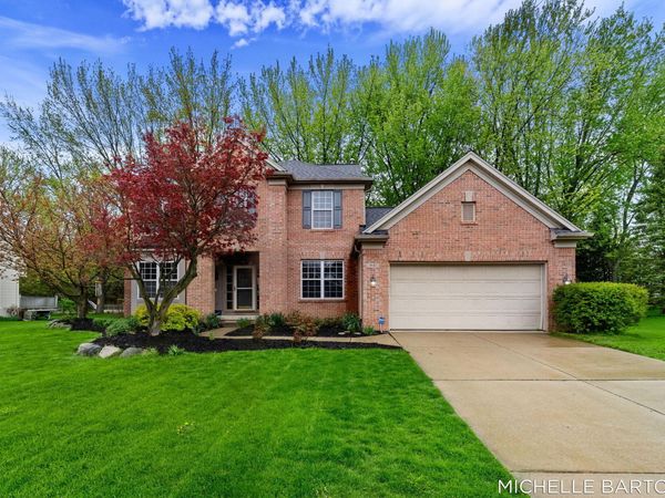 3641 Windwood Drive NE, Rockford, MI 49341