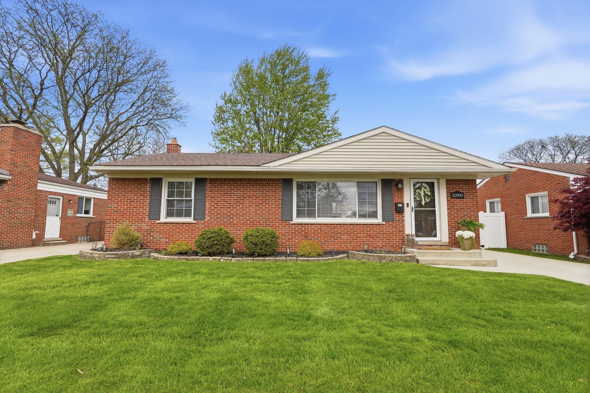 32900 Hees Street, Livonia, MI 48150 Main Photo