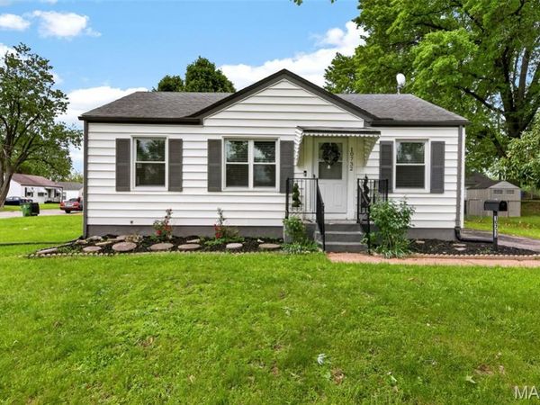 10732 Saint Francis Lane , St Ann, MO 63074