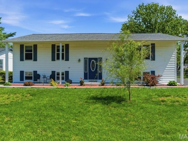 32 N Meadow Drive , Unincorporated, MO 63366