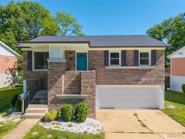 9041 Lemona Drive, St Louis, MO 63123