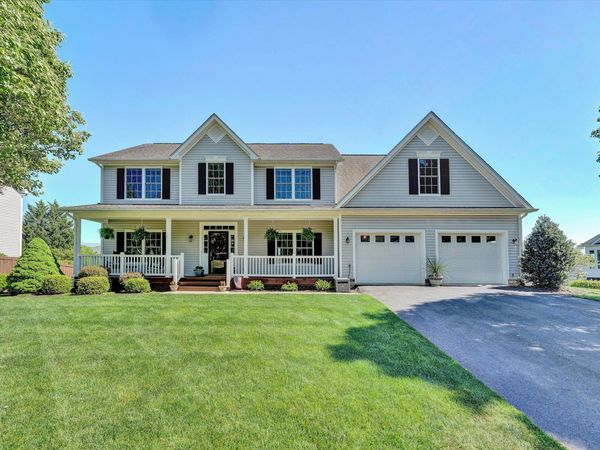 6210 Crumpacker DR, Roanoke, VA 24012