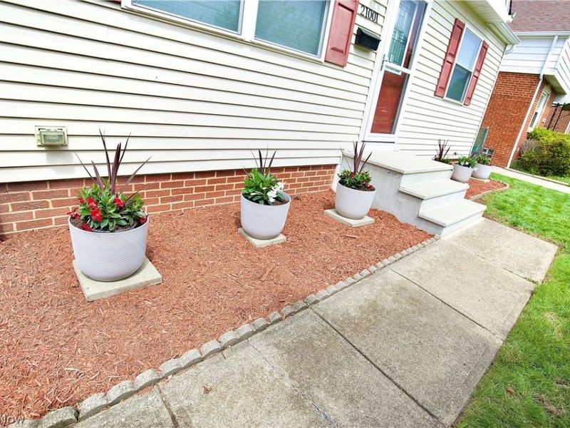 21001 Wilmore Avenue, Euclid, OH 44123 Photo 3