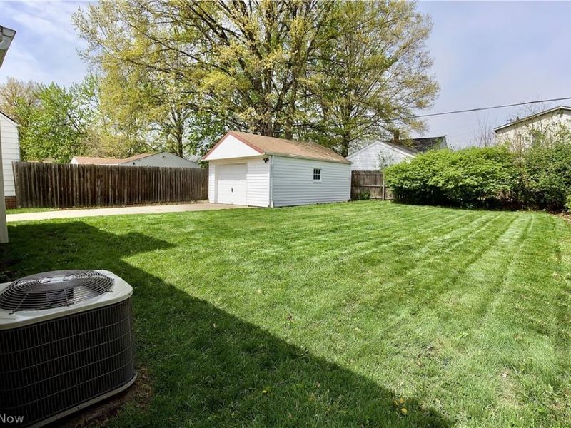 21001 Wilmore Avenue, Euclid, OH 44123 Photo 39