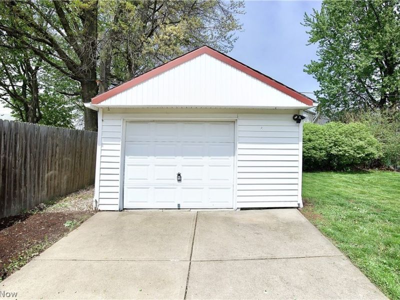 21001 Wilmore Avenue, Euclid, OH 44123 Photo 41
