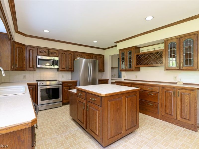 230 Salem Court, Hinckley, OH 44233 Photo 12