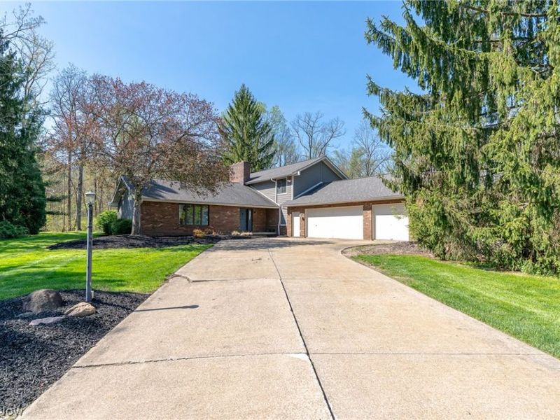 230 Salem Court, Hinckley, OH 44233 Photo 2