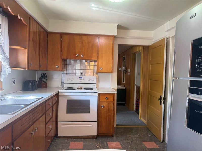 460 Whipple Avenue, Campbell, OH 44405 Photo 5